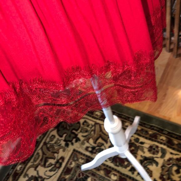 NWT Alex Marie size Medium red accordion style blouse 3/4 sleeve lace at hem - Picture 6 of 7